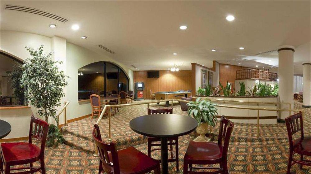 Holiday Inn Charlotte University By Ihg Exterior foto