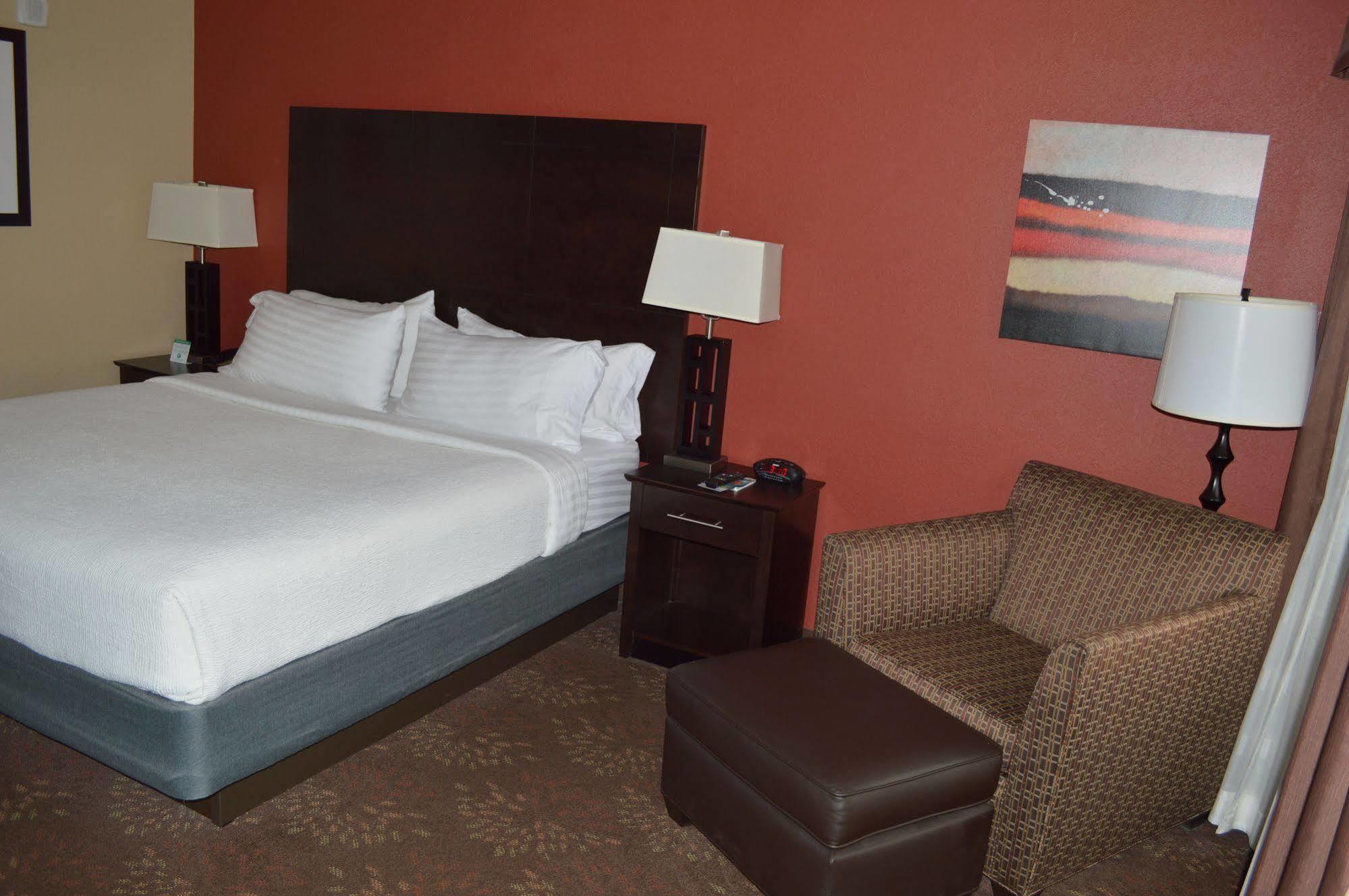 Holiday Inn Charlotte University By Ihg Exterior foto